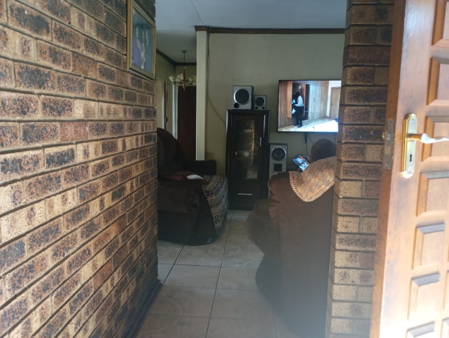 6 Bedroom Property for Sale in Lourierpark Free State